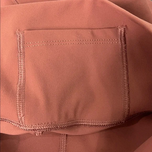 VUORI Studio Pocket Legging in Rosewood Cropped Size Small - Picture 7 of 10